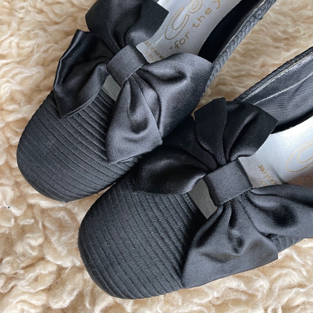 Size 6.5 black dress shoes elegant with bow.